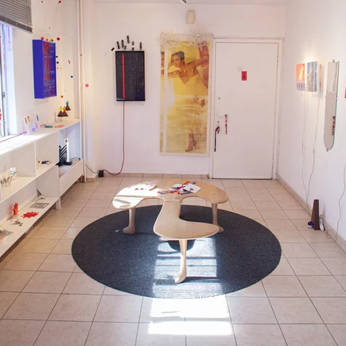 "Transition": Ευρηματικά, παιχνιδιάρικα έργα στην γκαλερί Paula Lakah