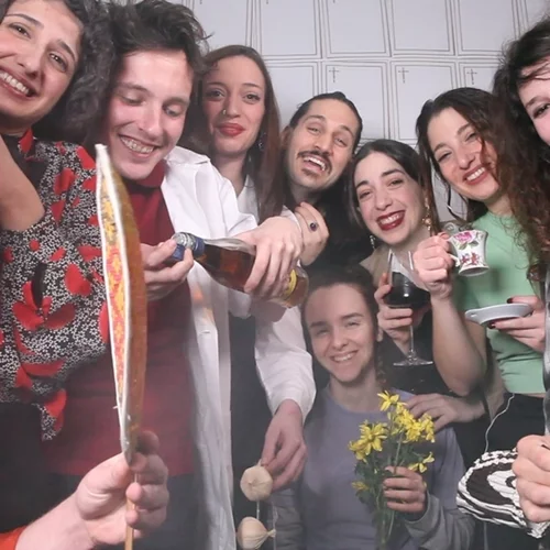 "Γιαγιά, όλα μια μέρα θα πεθάνουν": Οι ηθοποιοί μας μιλούν για τους ρόλους τους