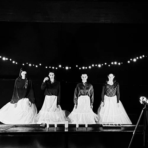 Εορταστικά αναλόγια και δώρα στο Θέατρο Τέχνης