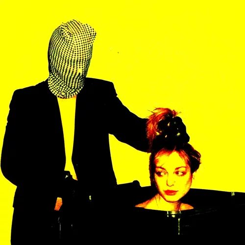 "Ο Θεός των Σκουπιδιών": Μια δυστοπική παράσταση σε σκηνοθεσία Άρη Κακλέα