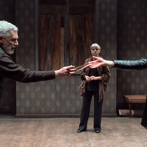 Πρώτες φωτογραφίες από τη συγκλονιστική "Ράβδο" στο Θέατρο Οδού Κυκλάδων "Λευτέρης Βογιατζής"