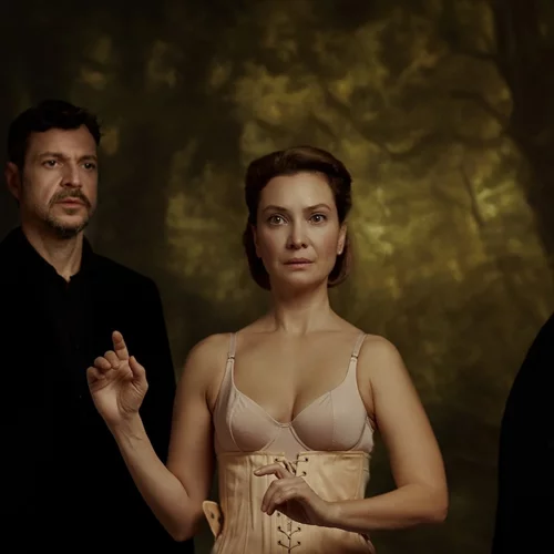 "Πορφυρά πανιά": Η Δανάη Ρούσσου γράφει για τη θεατρική μεταφορά της δημοφιλούς νουβέλας της ρωσικής λογοτεχνίας