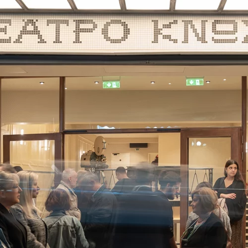 Επισκεφθήκαμε το ανακαινισμένο θέατρο Κνωσός και μεταφέρουμε τις εντυπώσεις μας