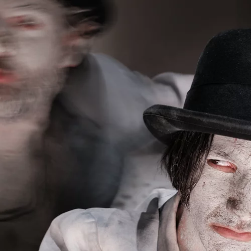 Εορταστικό πρόγραμμα παραστάσεων για το "Περιμένοντας τον Γκοντό"