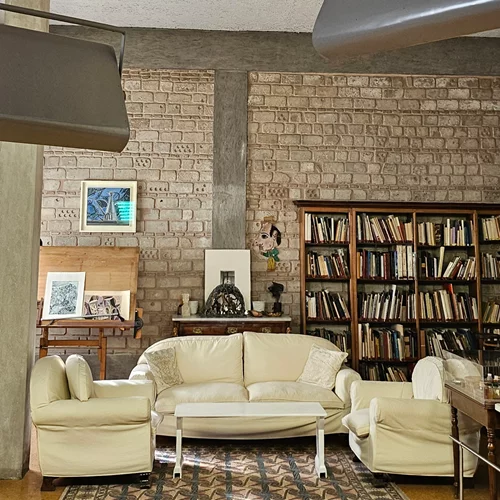 Η ΕΡΤ μετατρέπει την Πινακοθήκη Γκίκα σε ραδιοφωνικό στούντιο