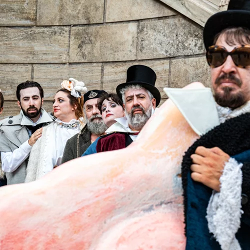 Σάτιρα σκηνοθετεί ο Νίκος Καμτσής και εμπνέεται από τον Γκόγκολ