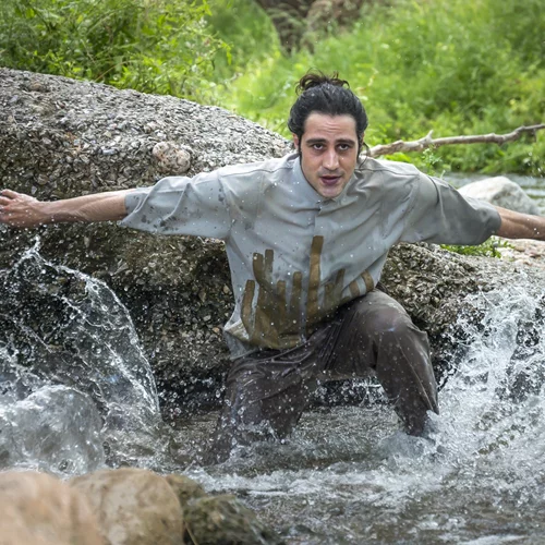 "Κρυφό νερό": Εσύ θα κατέβαινες στο ποτάμι για μια παράσταση;