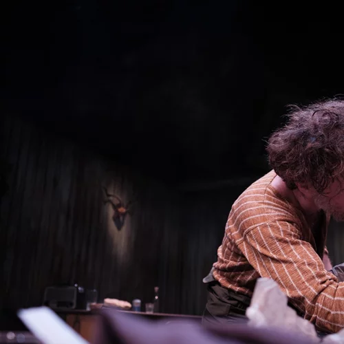 "Στην παλιά εθνική": Τελευταίες παραστάσεις στο Θέατρο του Νέου Κόσμου