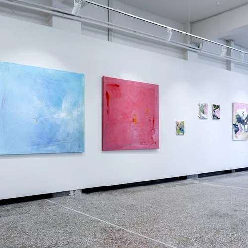 "Beyond Form": Τρεις δημιουργοί αναμειγνύουν παραδοσιακό και σύγχρονο στη Nitra Gallery