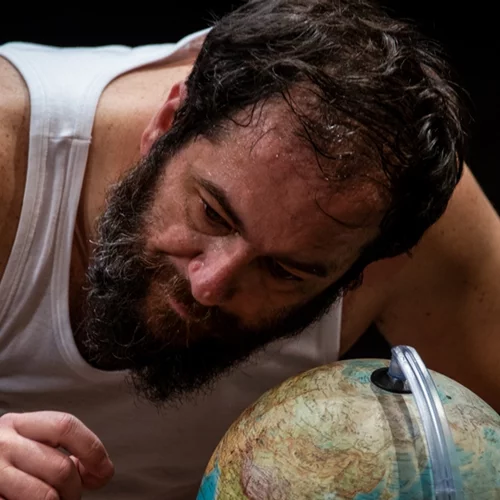 Το "Ημερολόγιο ενός τρελού" με τον Ιωσήφ Ιωσηφίδη επιστρέφει στο θέατρο Εν Αθήναις