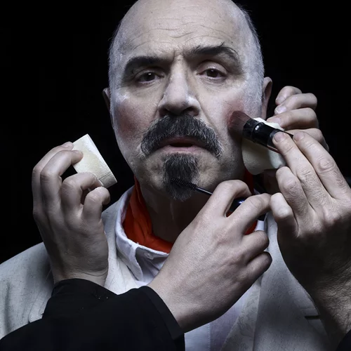 Νίκος Χατζόπουλος: "Το θέατρο είναι χώρος συνεργασίας και όχι επιβεβαίωσης σχέσεων εξουσίας"