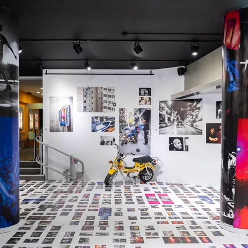 ''Κάνα Δυο Φωτογραφίες'': Η έκθεση που μεταμόρφωσε το Cinobo Όπερα