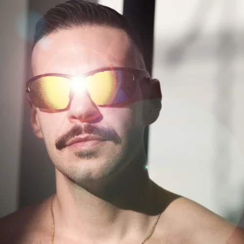 Ο Pashias μας λέει "καλημέρα" από το μπαλκόνι του Μουσείου Ηρακλειδών