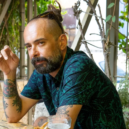 Η Αθηνοραματική πλευρά μου: Ο Μάριος Νταβέλης αγαπά το Περιστέρι από τότε που τον άφηναν να βλέπει τις πρόβες των Στέρεο Νόβα