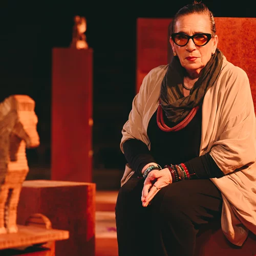 Συνάντηση με τη Λίνα Νικολακοπούλου με αφορμή τα "Χορικά ύδατα": Μια κουβέντα που θα ήθελα να μην τελειώσει ποτέ