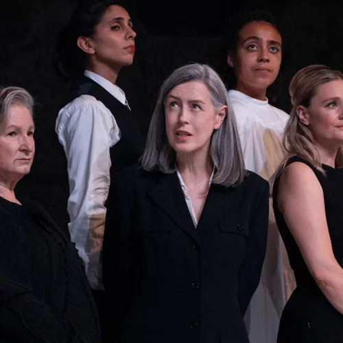 Η Annie Ernaux σόκαρε τους Βρετανούς: Ένας νεοσυντηρητισμός ανατέλλει στο θέατρο;