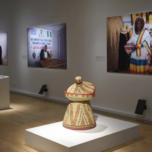 5 έργα που ξεχωρίζουν στην έκθεση "Η Αφρική ανάμεσά μας" του Μουσείου Μπενάκη