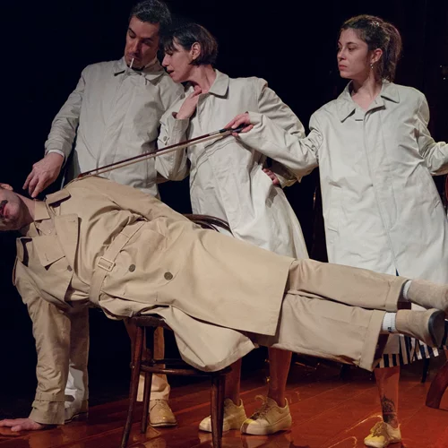 "Κνοκ": Πρώτες φωτογραφίες από την παράσταση στο Θέατρο Τέχνης