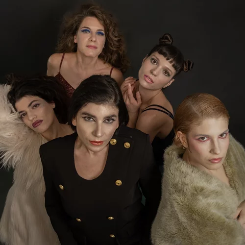 "Στην κορυφή του κόσμου, εκεί να με πας" μας λεει η Ειρήνη Φαναριώτη