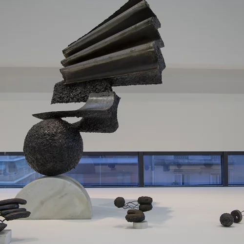 ΕΜΣΤ: Η "ανορθόδοξη" ρετροσπεκτίβα για τον Θόδωρο ανήκει στα highlights του μουσείου