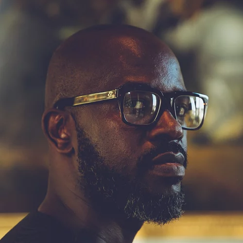 Ο Black Coffee επιστρέφει για ένα house υπερθέαμα