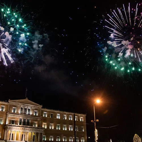 Η μαγεία των Χριστουγέννων πλημμυρίζει τις γειτονιές της Αθήνας