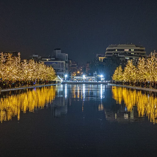 Φωτορεπορτάζ: Το ΚΠΙΣΝ υποδέχτηκε τα Χριστούγεννα με μια εντυπωσιακή φωταγώγηση