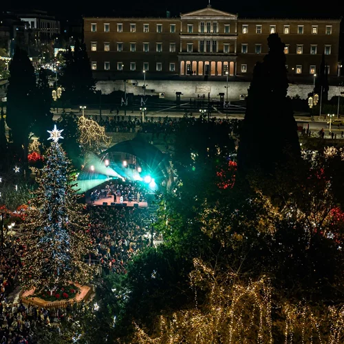 Υπαίθριο σινεμά και μουσικοθεατρικές "χρονομηχανές" μεταμορφώνουν την Αθήνα τα Χριστούγεννα