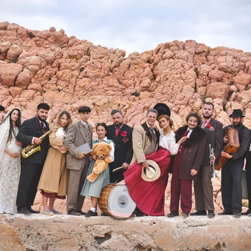 Τρεις θεατρικές επαναλήψεις με μουσική εσάνς