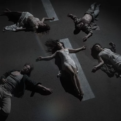 "Στην παλιά εθνική": Μια οικογενειακή τραγωδία στον παλμό του χρόνου