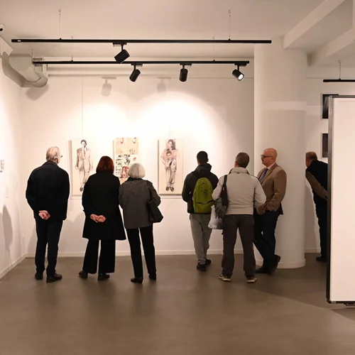 "Κ. ή ο συλλογικός τρόμος του ατομικού": Ξεναγήσεις στο εικαστικό αφιέρωμα για τον Φραντς Κάφκα