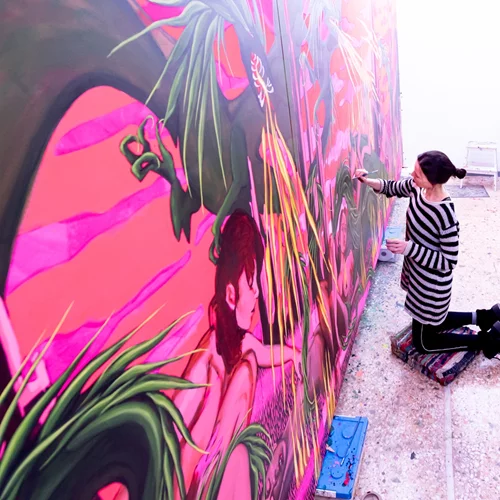 "Bad Girls, Big Dragons": Ταξιδεύουμε στους ονειρικούς κόσμους της Στέλλας Καπεζάνου