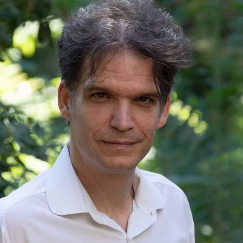 "Παντβάλ - Μια λοξή ματιά στο Υπόγειο": Κώστα Βασαρδάνη τι αξίζει να γνωρίζουμε για την παράσταση;