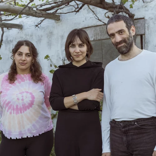 Τρεις καλλιτέχνες εξερευνούν μύθους, παραμύθια και δημοτικά τραγούδια της Κύθνου