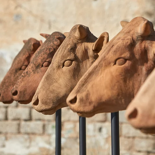 Ποιος είναι ο στρατός που φρουρεί το Παλαιό Ελαιουργείο της Ελευσίνας;