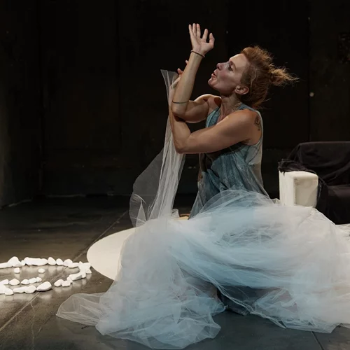 Στέλλα Ζαφειροπούλου: "Το "Φλάι" είναι μια αλληγορία για τη μοναξιά που μπορεί να δημιουργηθεί από τη μη κατανόηση"