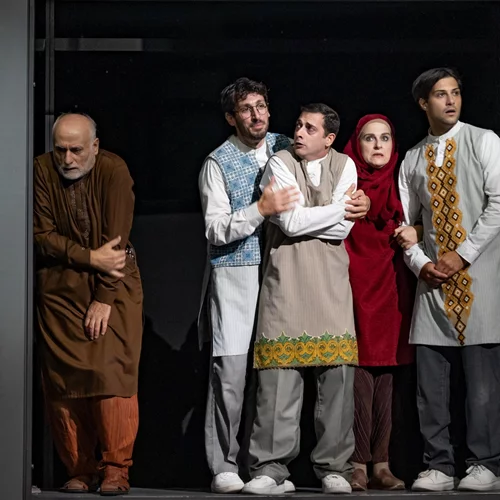 "Το αγόρι με τις δυο καρδιές": Επαναλαμβάνεται η αληθινή ιστορία μιας οικογένειας Αφγανών, μεταγραμμένη για τη σκηνή