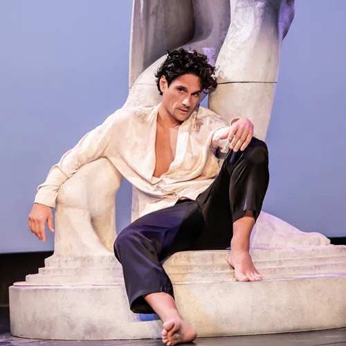 Ο Πάνος Βλάχος ως "Δον Ζουάν": Ένας χαρισματικός ηγέτης ή ένας επικίνδυνος απατεώνας;