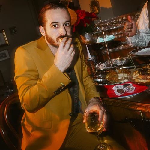 "Merde!": Ο Βασίλης Μαγουλιώτης μας μιλά για την κωμωδία που ρίχνει φως στην κλειδαρότρυπα του θεάτρου