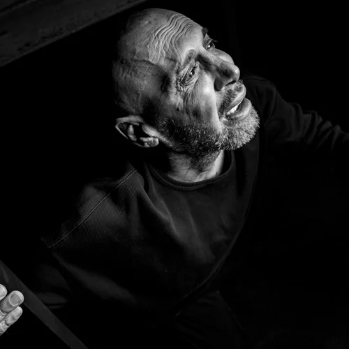 Νικόλας Βαγιονάκης: "Το θέατρο δε χρειάζεται σωσίες, αλλά πρωτότυπες και ολοκληρωμένες δημιουργίες"