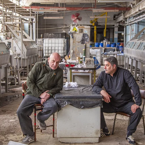 Μπήκαμε στο Cartel με τον Βασίλη Μπισμπίκη: Μια νέα εποχή γεννιέται μέσα στο παλιό εργοστάσιο