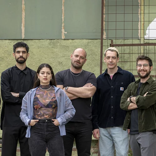 Για τους συντελεστές του "Ξηρόμερου/Dryland", η συμμετοχή στην 60η Μπιενάλε Βενετίας ήταν μία (ευχάριστη) πρόκληση