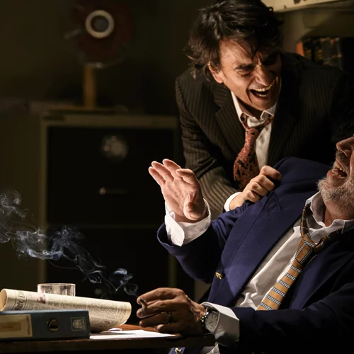 "Ανεξάρτητα κράτη": Η παράσταση-γροθιά που επιστρέφει δριμύτερη στο Θέατρο Χώρα