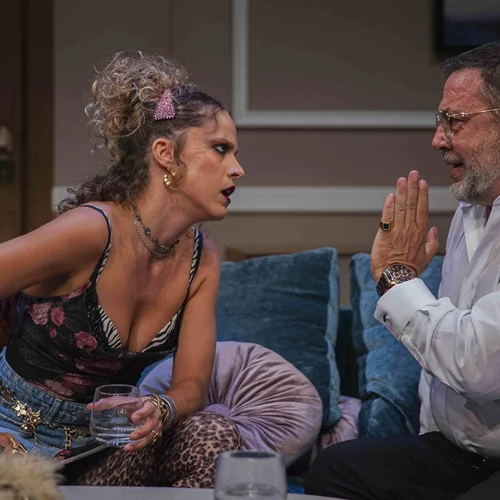 "Κανόνια και τρομπέτες": Οι πρώτες φωτογραφίες από την παράσταση