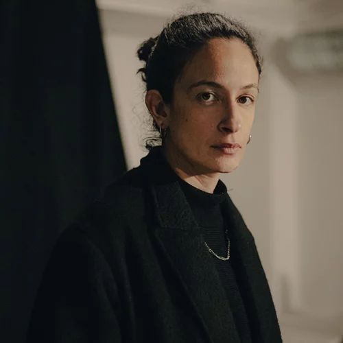 Η Ηλέκτρα Ελληνικιώτη γράφει για τον "Βράχο" της ευτυχίας, του φόβου και της αντοχής