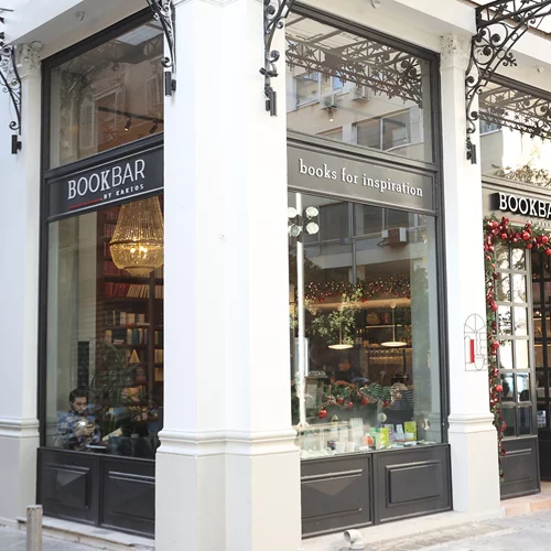 "Bookbar": Καφές και άφθονο διάβασμα στο νέο στέκι της Αιόλου