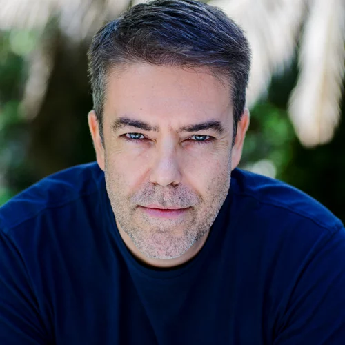 Ο Γιάννης Καλαβριανός αναζητά νέους ηθοποιούς για τη νέα του παραγωγή: "Ο αγαπητικός της βοσκοπούλας- Το μιούζικαλ"