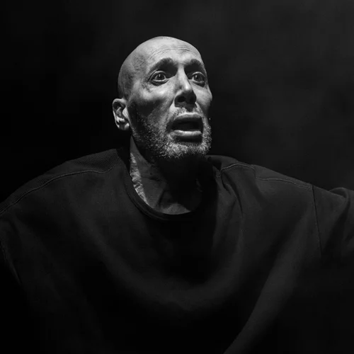 Ο Νικόλας Βαγιονάκης συναντά τον Γκι ντε Μοπασάν στο "Paranoia"