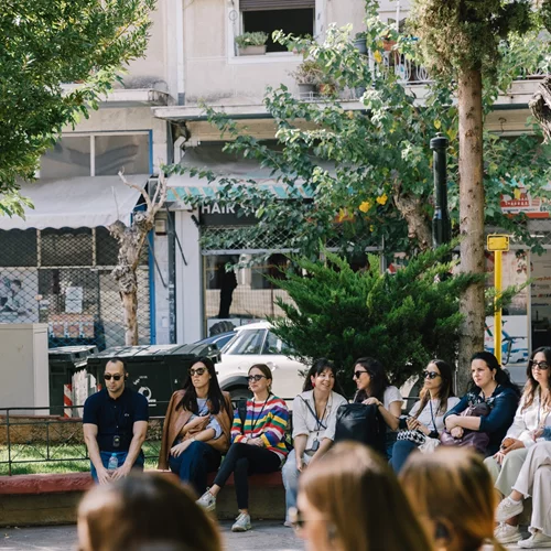 Γνωρίστε καλύτερα τον Αλέκο Φασιανό περπατώντας στη γειτονιά όπου μεγάλωσε
