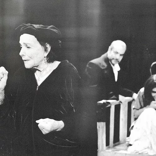 Μπέτυ Αρβανίτη: "Η "Μάνα Κουράγιο" είναι ένα βαθιά αντιπολεμικό έργο"